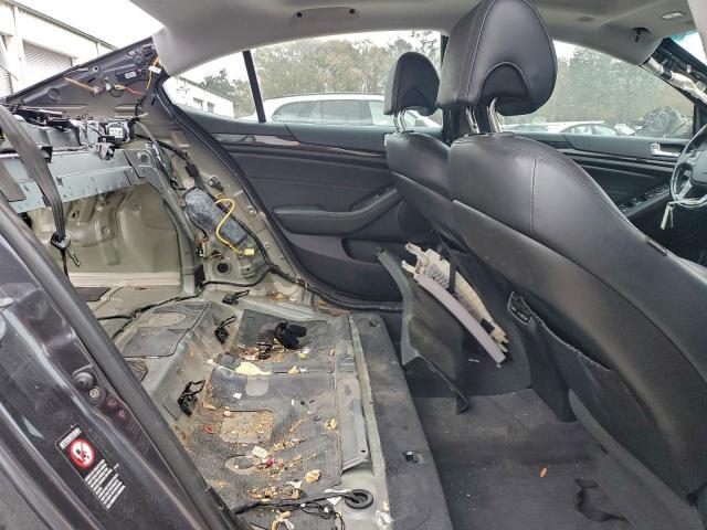 Kia Cadenza Premium Image 12