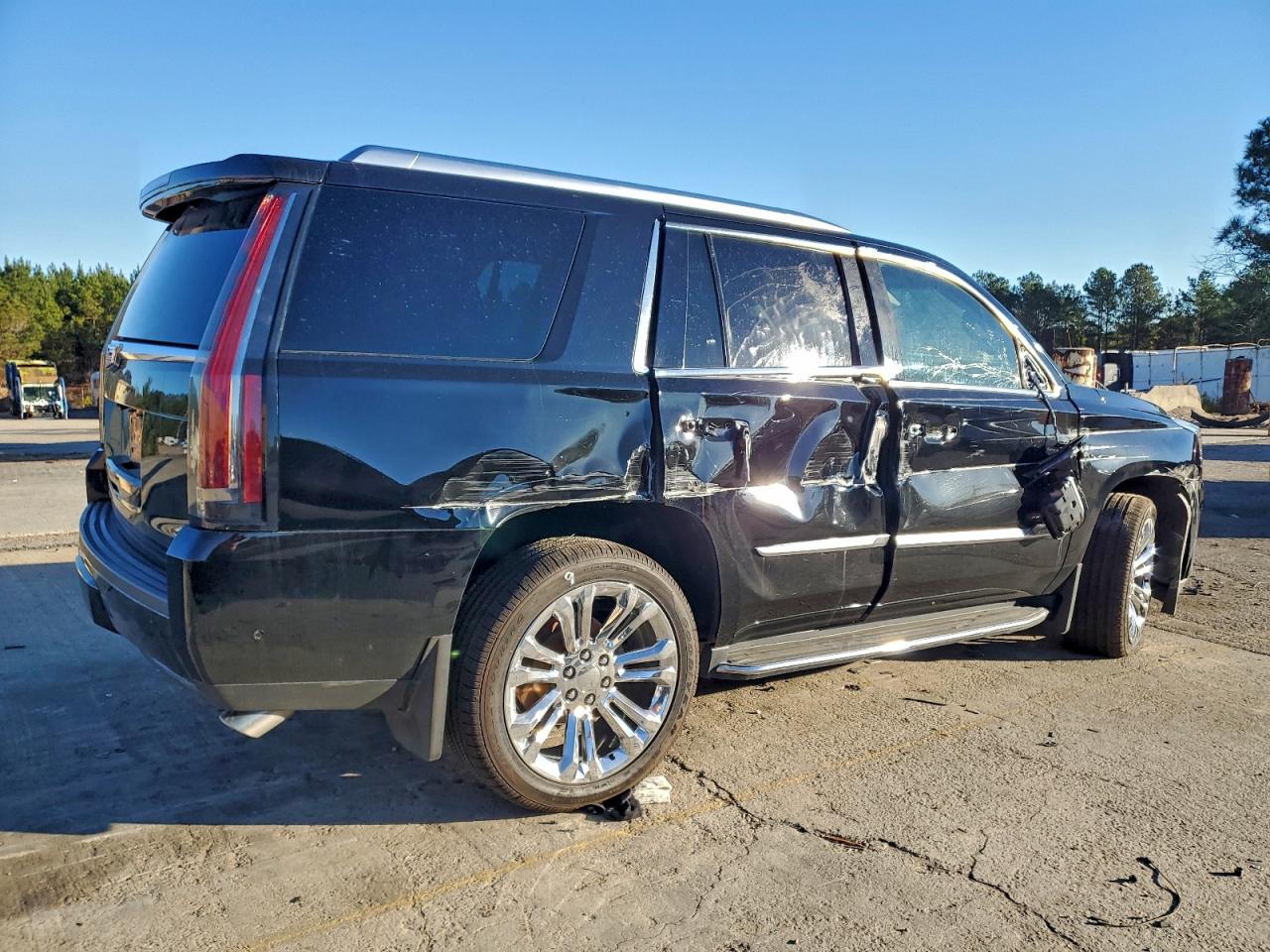 Cadillac Escalade Luxury Image 2