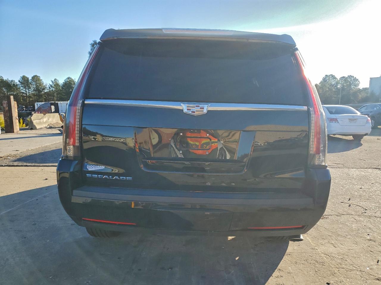 Cadillac Escalade Luxury Image 6