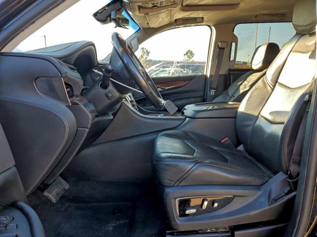 Cadillac Escalade Luxury Image 4