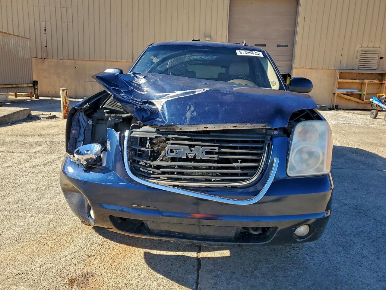 GMC Yukon C1500 Image 11