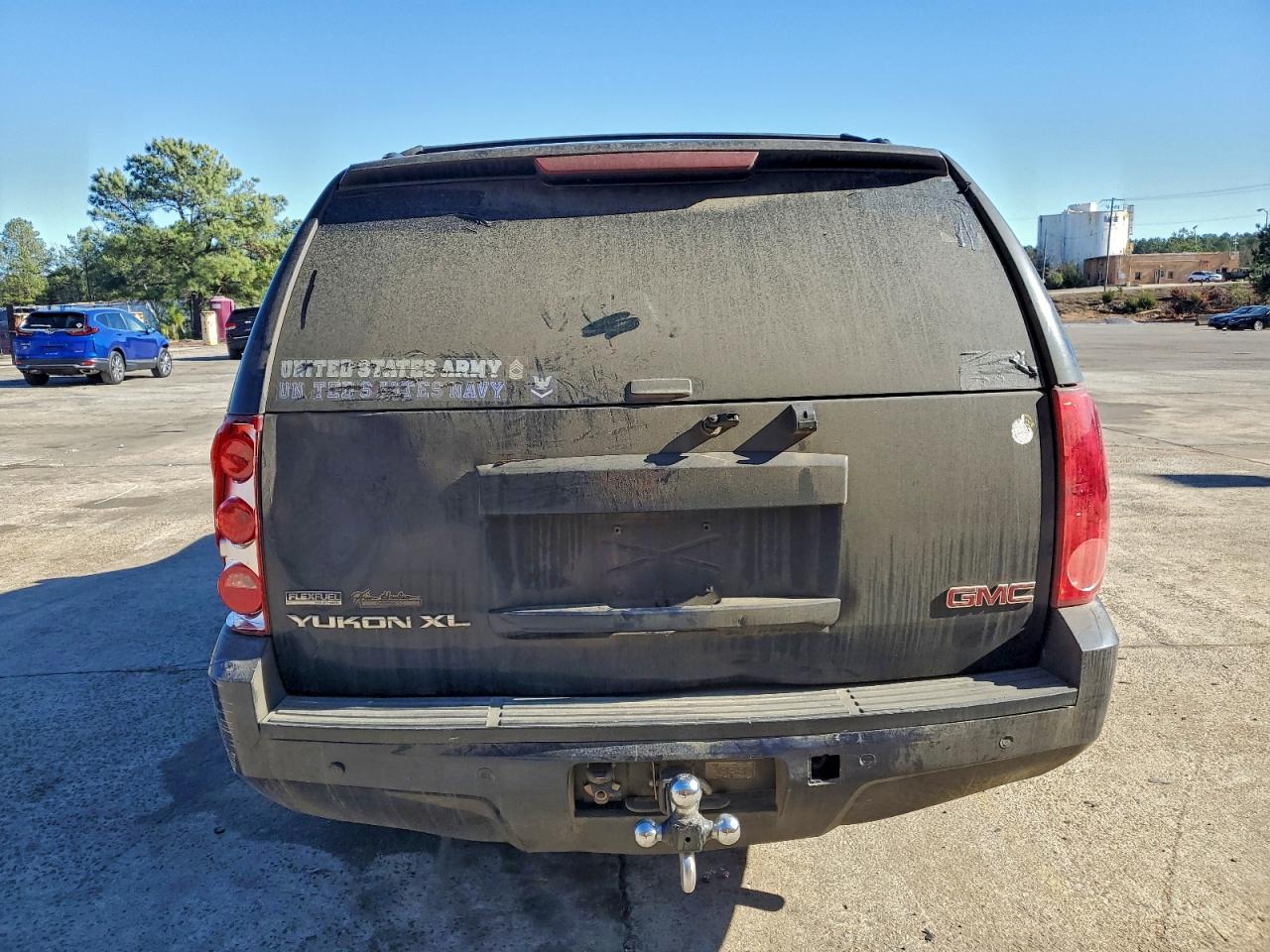 GMC Yukon C1500 Image 5