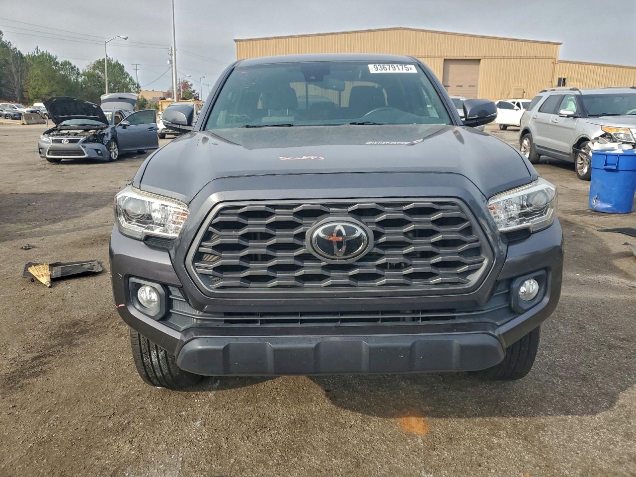 Toyota Tacoma Double Cab Image 3