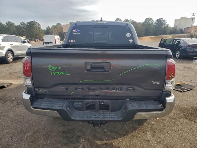 Toyota Tacoma Double Cab Image 6