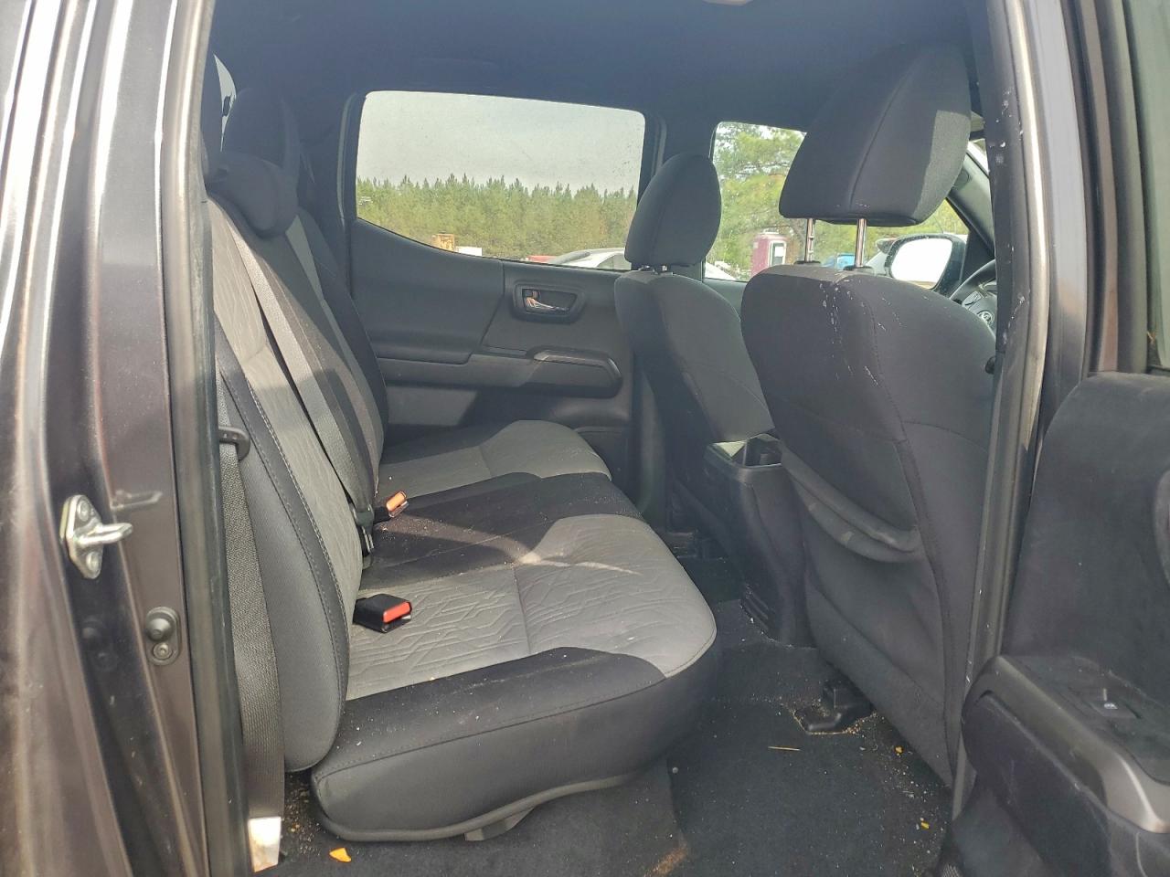 Toyota Tacoma Double Cab Image 2