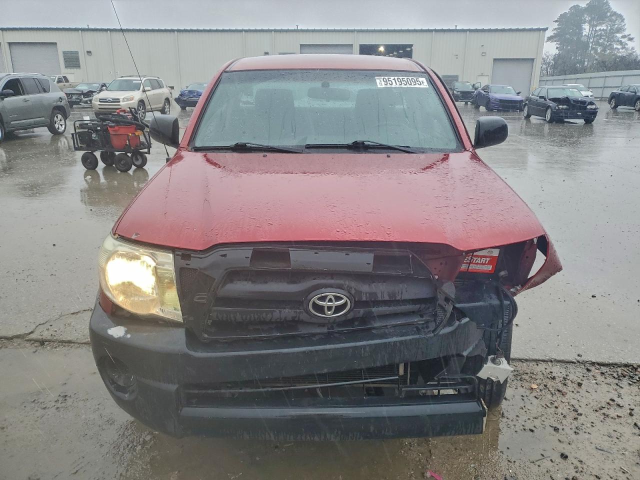 Toyota Tacoma Image 2