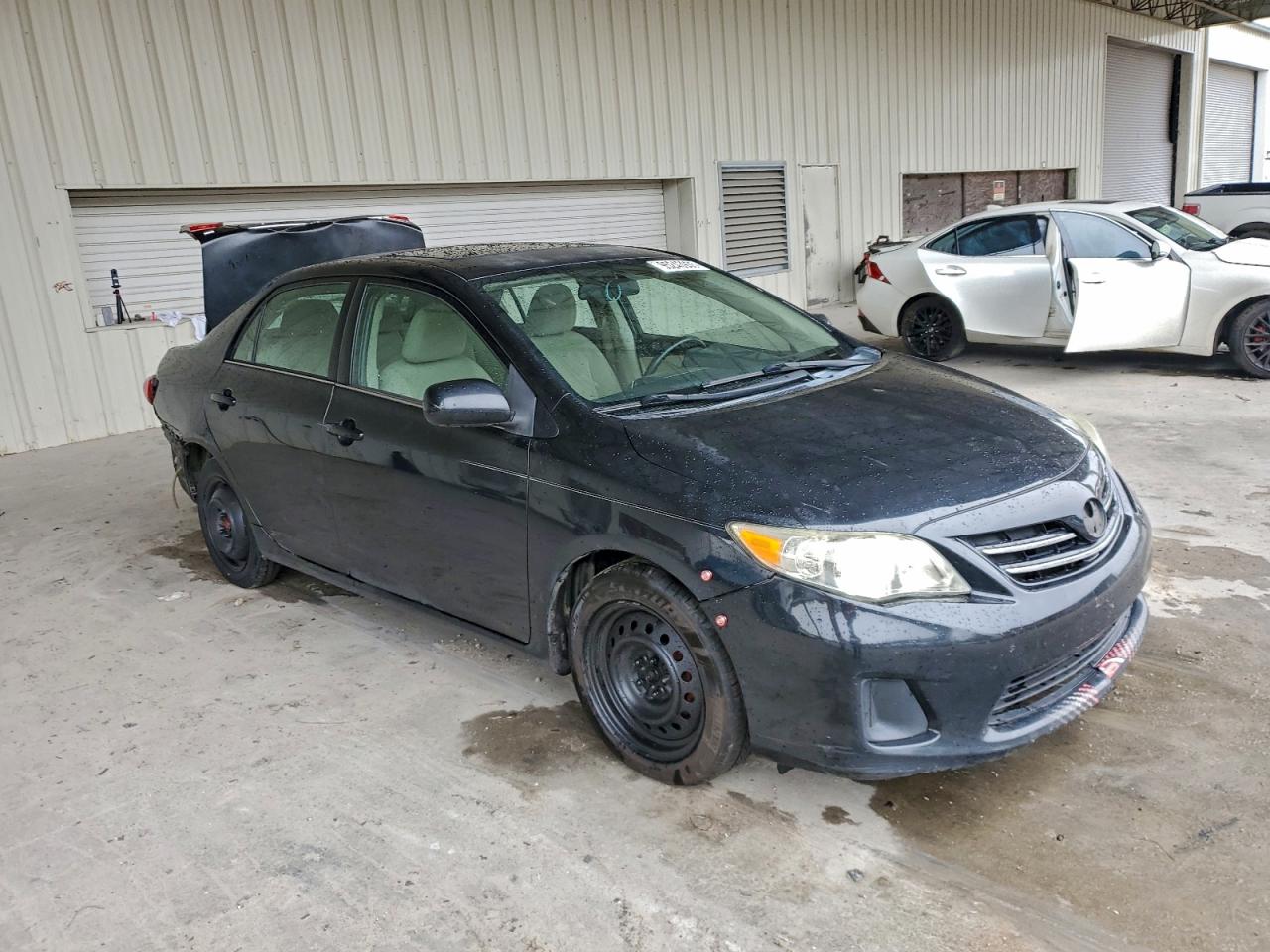 Toyota Corolla Base Image 9