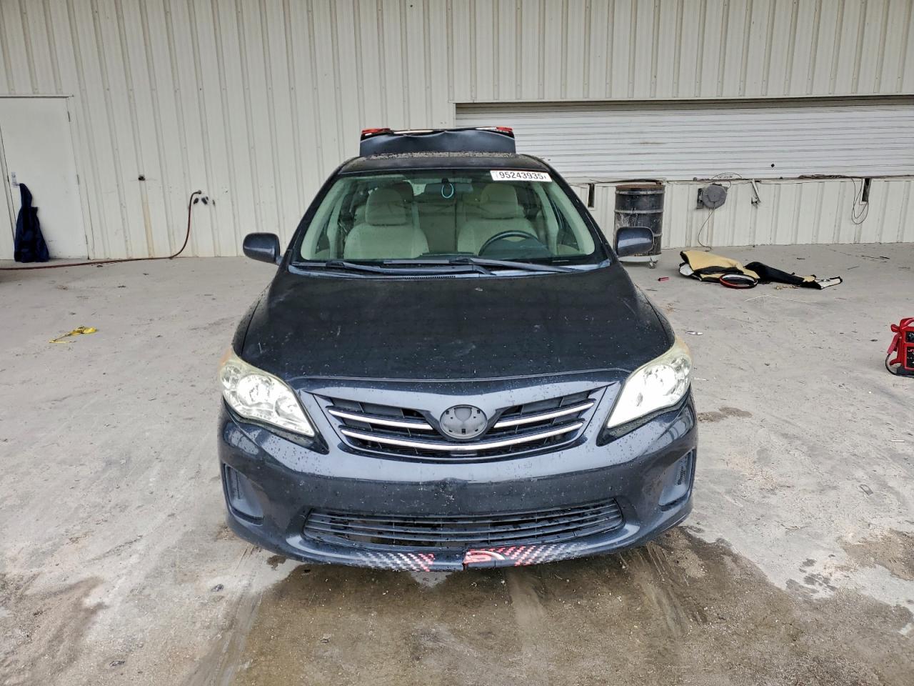 Toyota Corolla Base Image 11