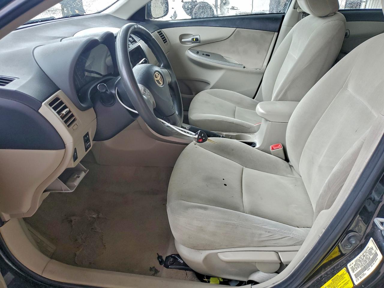 Toyota Corolla Base Image 8