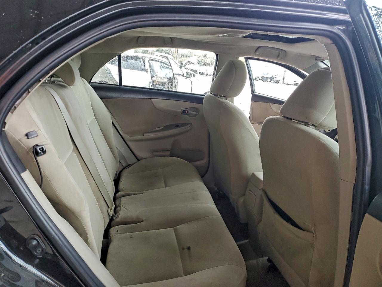 Toyota Corolla Base Image 6