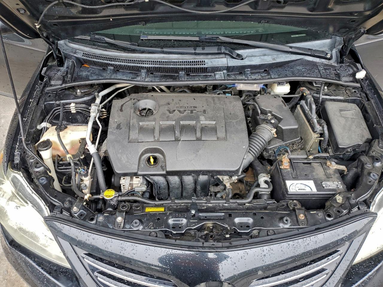 Toyota Corolla Base Image 12