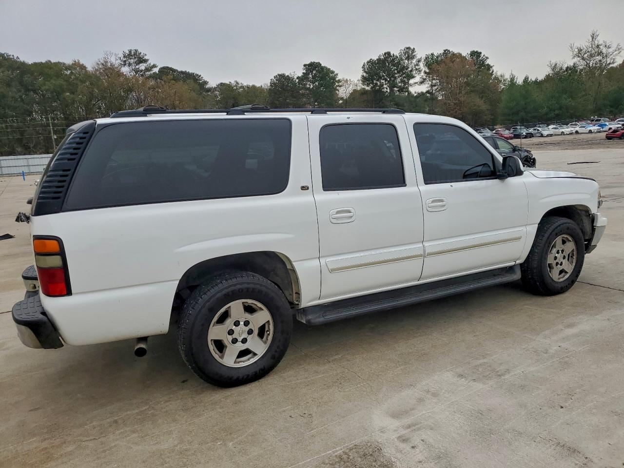 Chevrolet Suburban K1500 Image 3