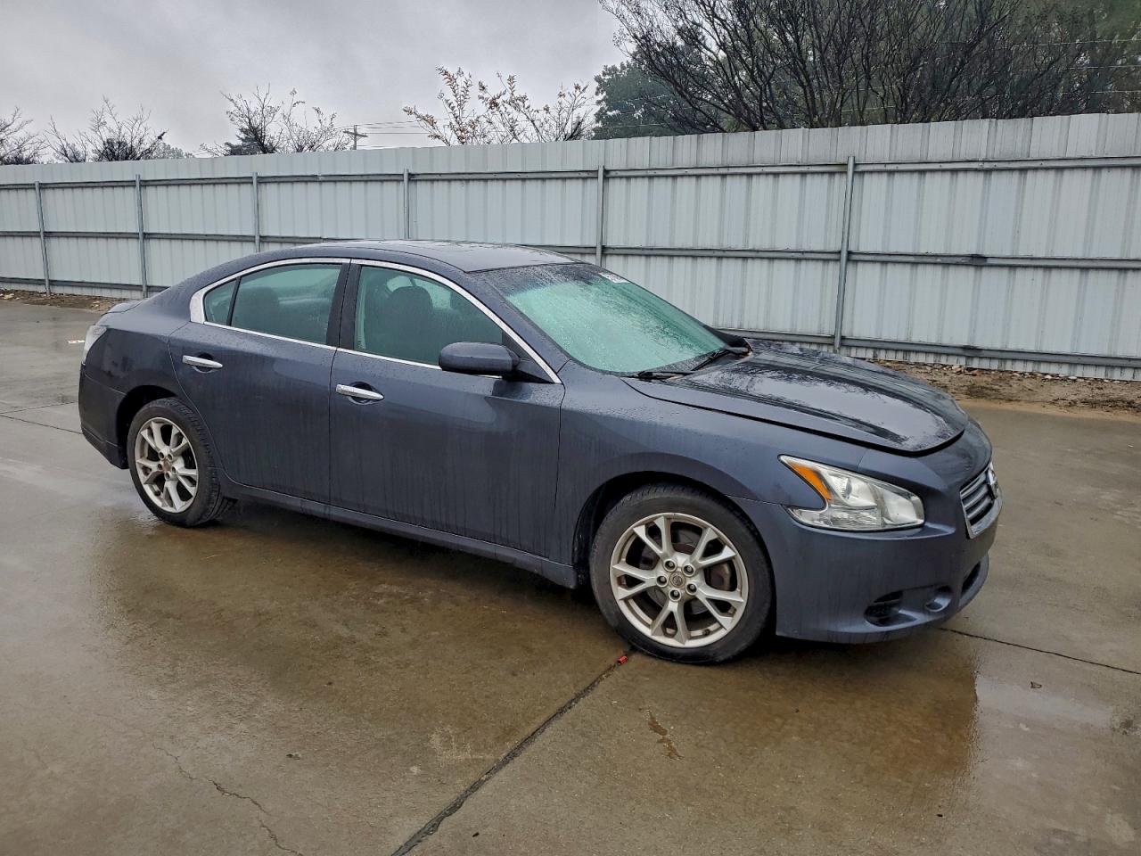 Nissan Maxima S Image 2