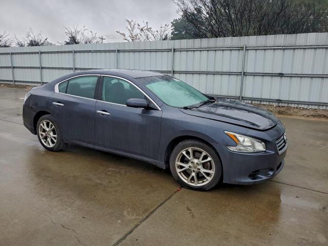 Nissan Maxima S Image 2