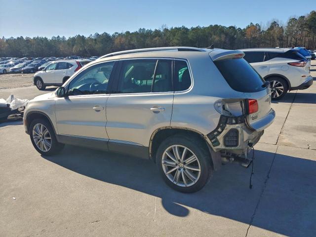 Volkswagen Tiguan S Image 4