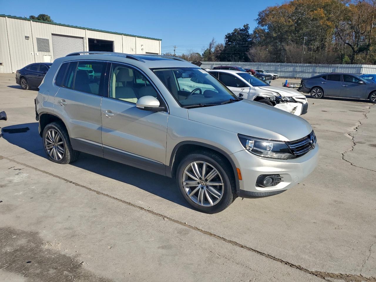 Volkswagen Tiguan S Image 8