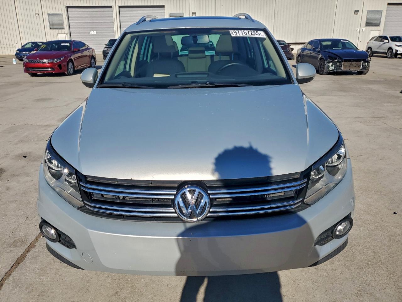 Volkswagen Tiguan S Image 3