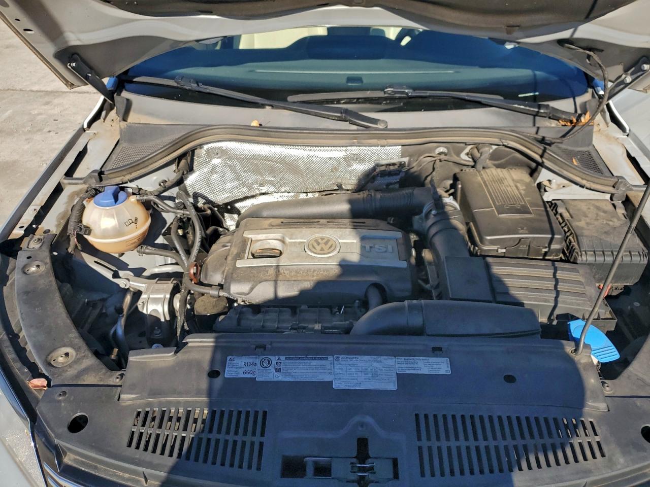 Volkswagen Tiguan S Image 10