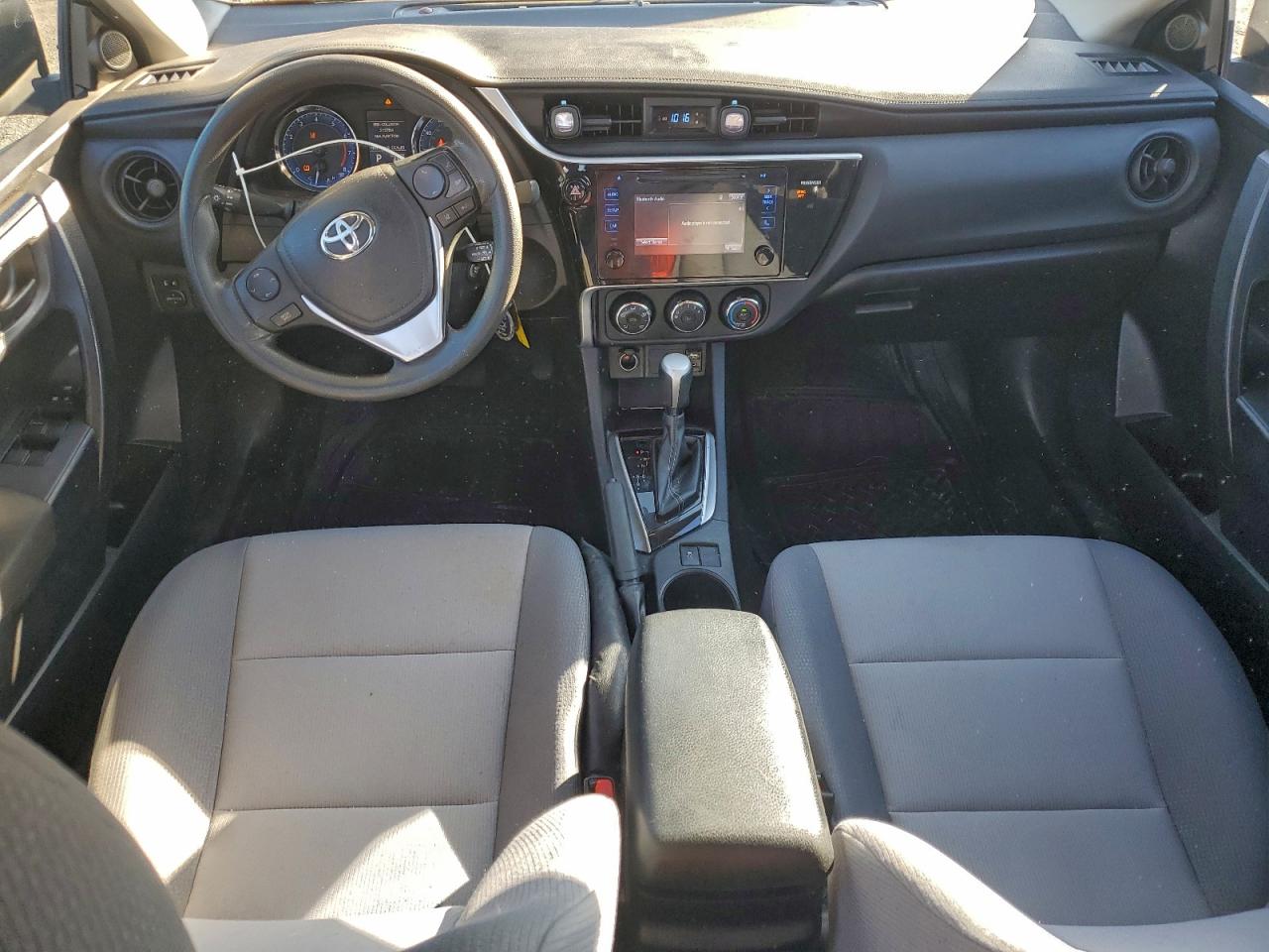 Toyota Corolla L Image 4