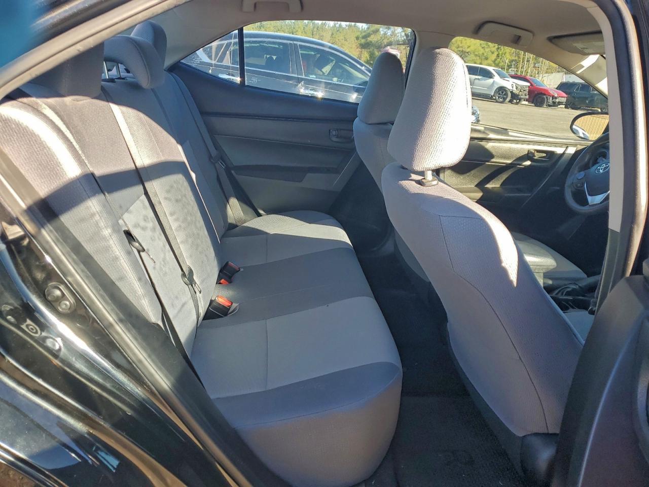 Toyota Corolla L Image 6