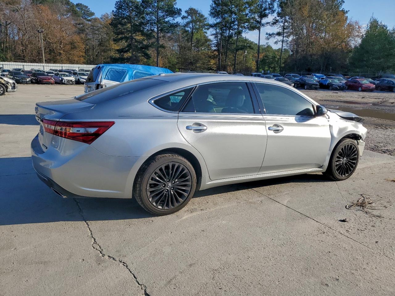 Toyota Avalon Xle Image 4