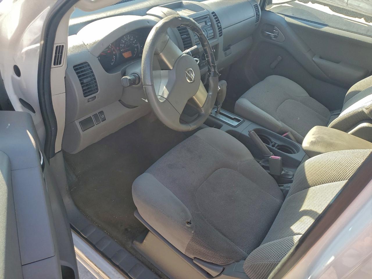 Nissan Frontier S Image 6