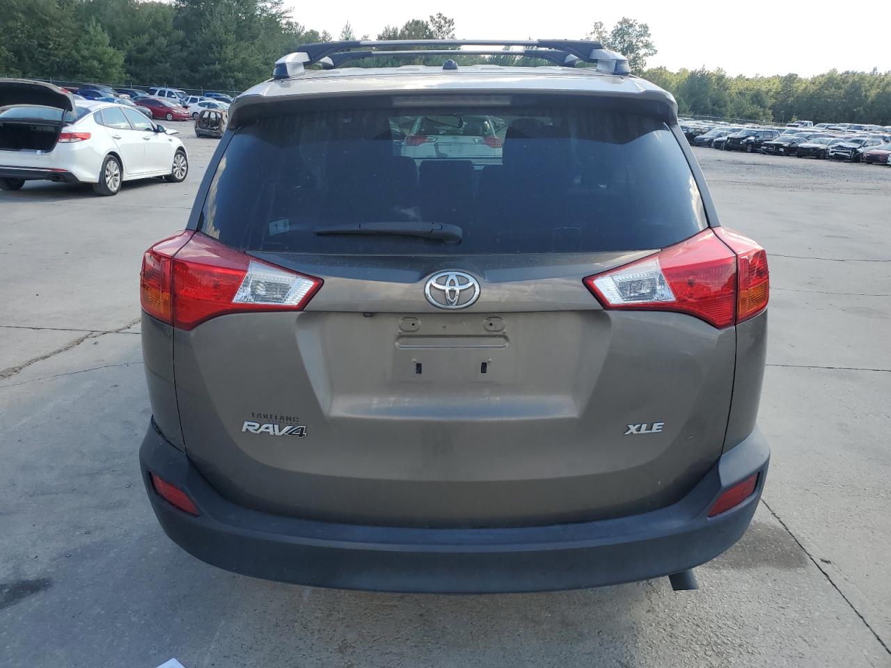 Toyota RAV4 Xle Image 3