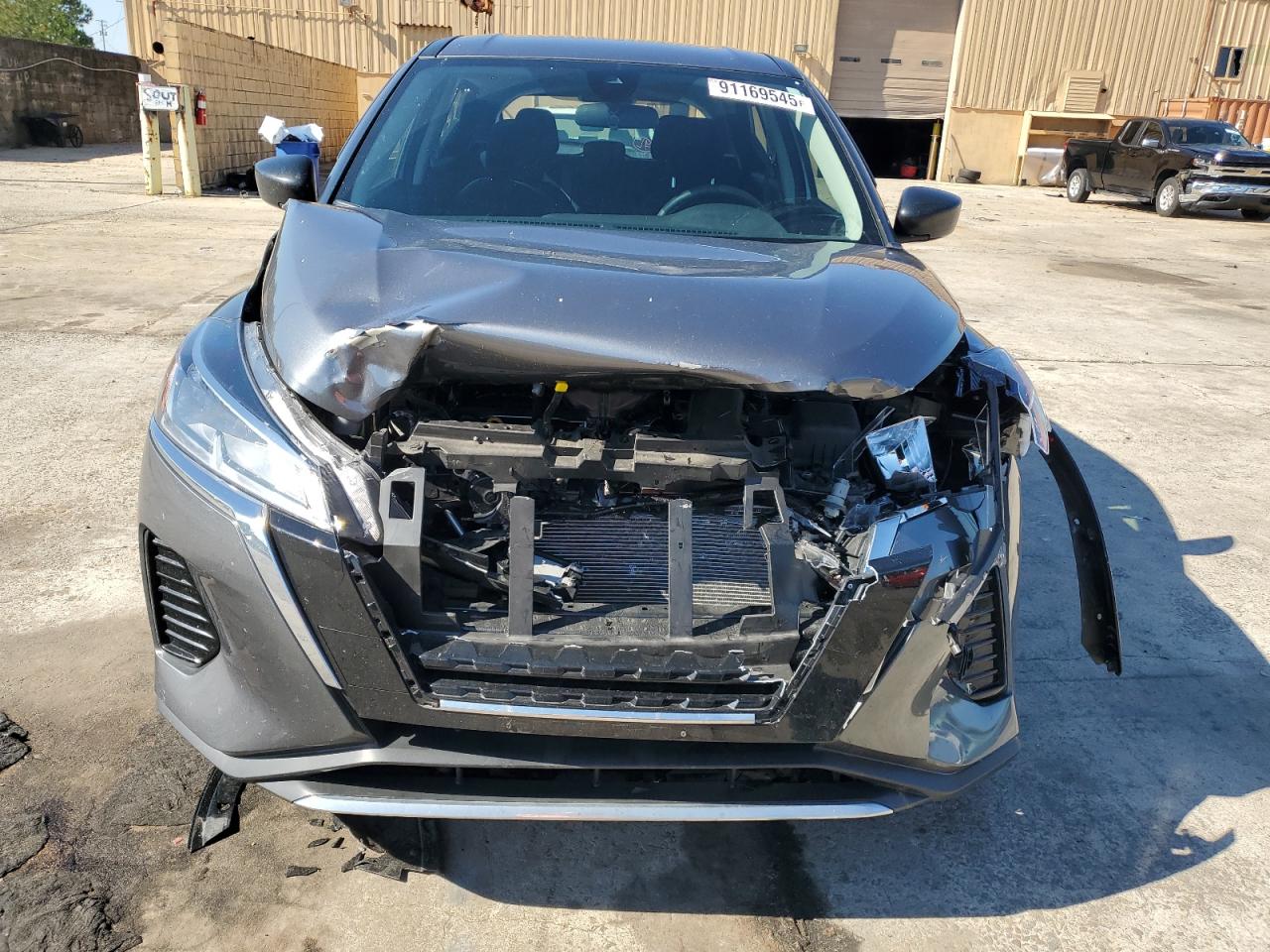 Nissan Kicks S Image 5