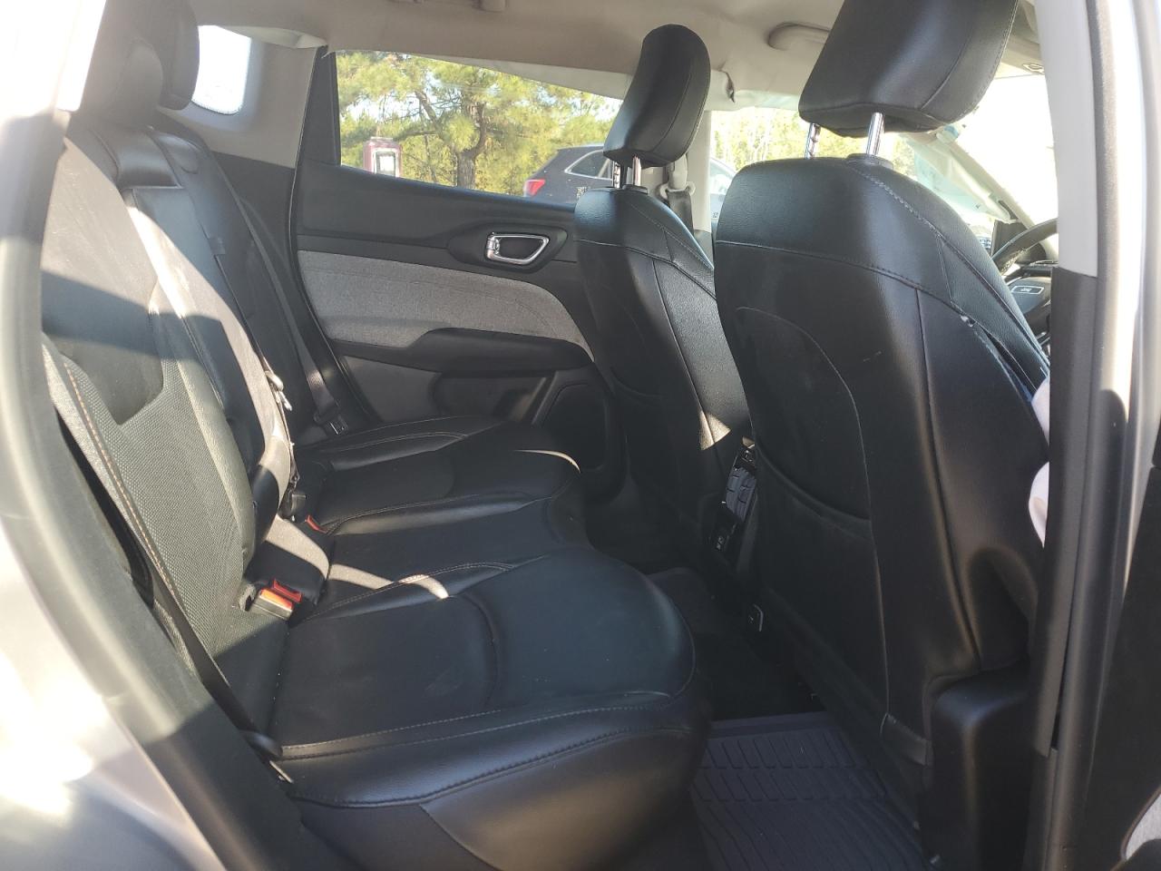 Jeep Compass Latitude Lux Image 5