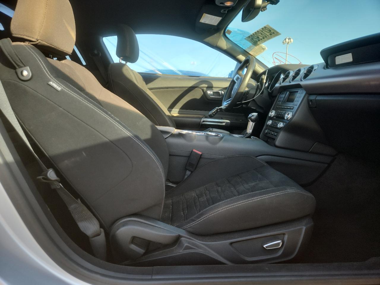 Ford Mustang Image 11