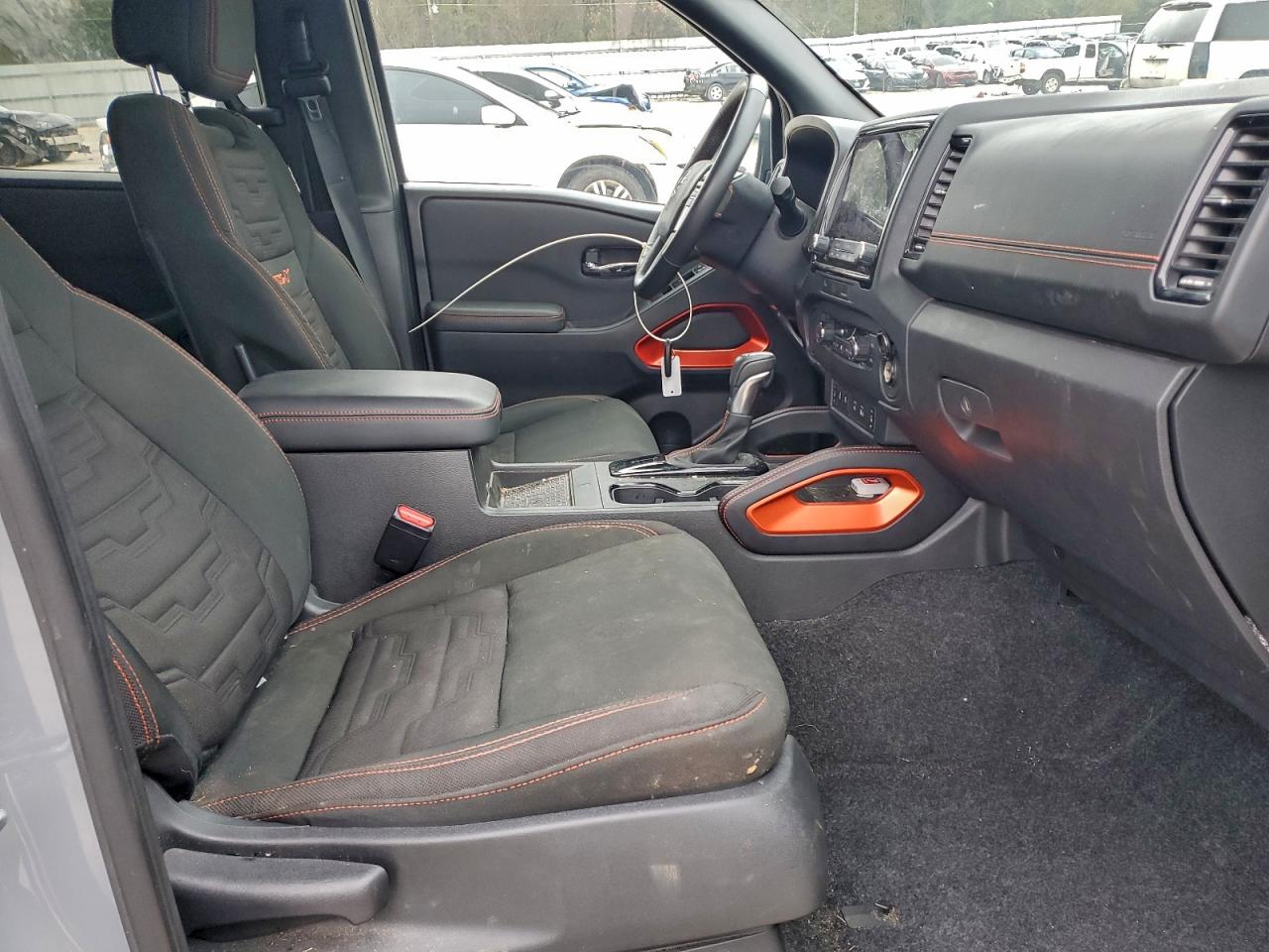 Nissan Frontier S Image 9