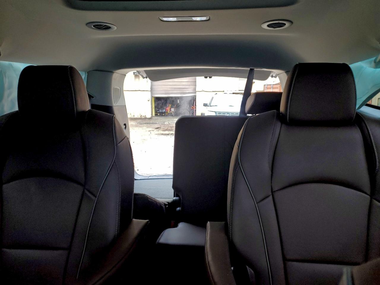 Buick Enclave Avenir Image 2