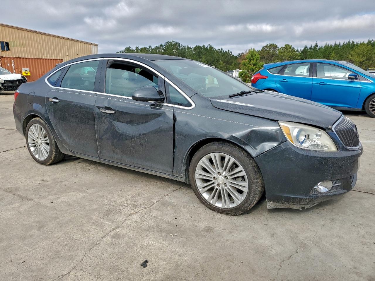 Buick Verano Image 2