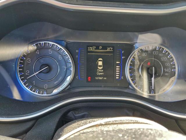 Chrysler 200 Limited Image 12