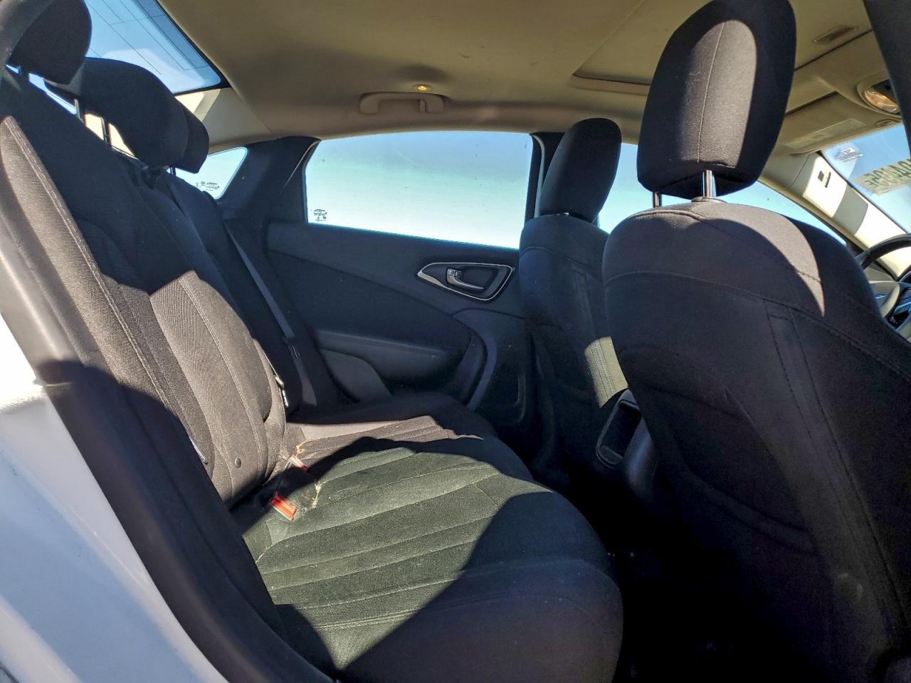 Chrysler 200 Limited Image 10