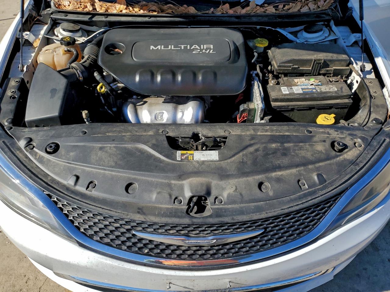 Chrysler 200 Limited Image 8