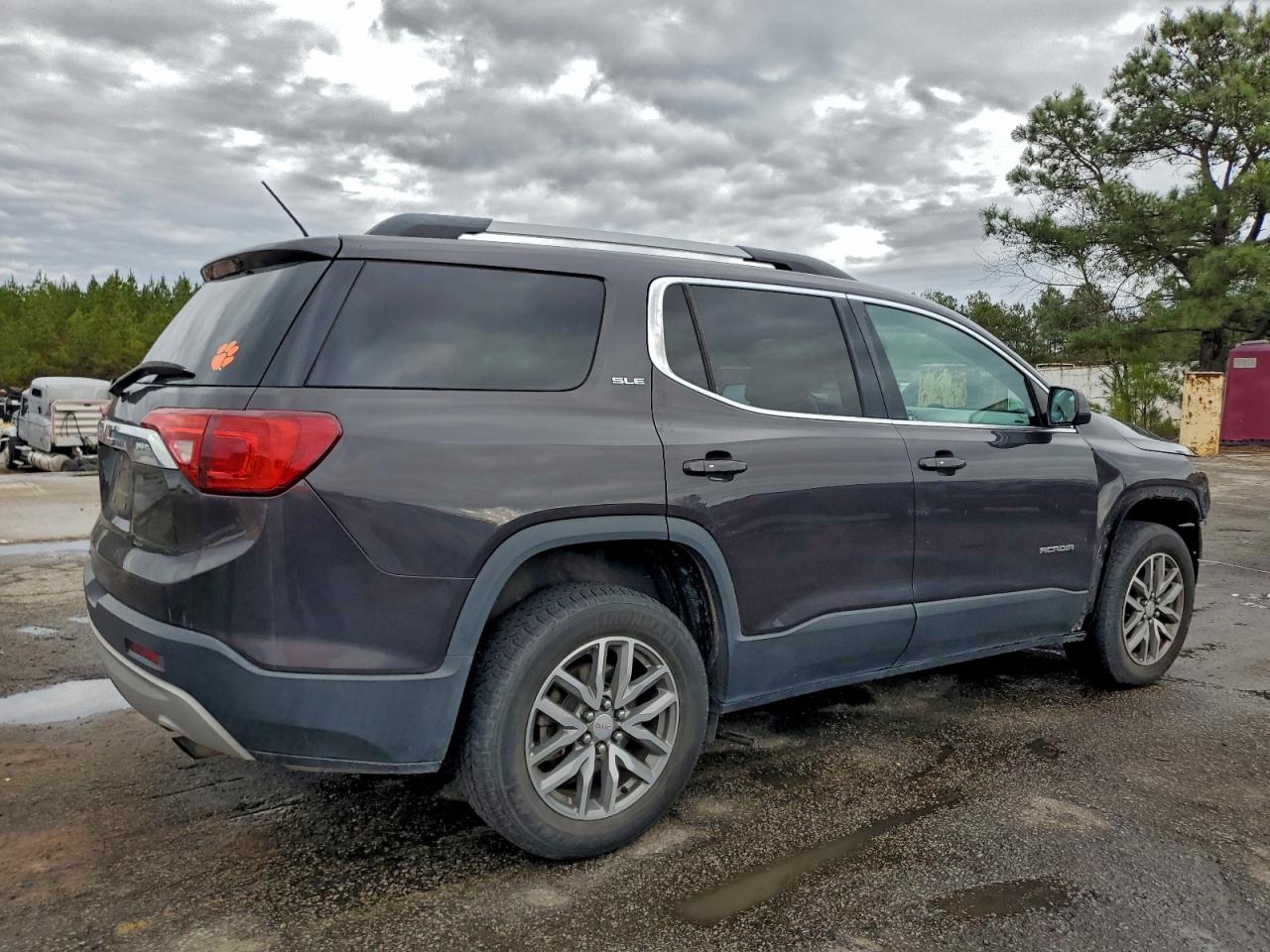 GMC Acadia Sle Image 3