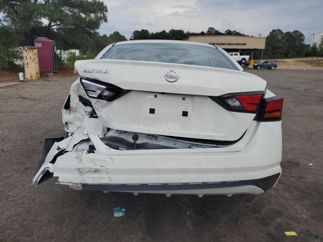 Nissan Altima S Image 8