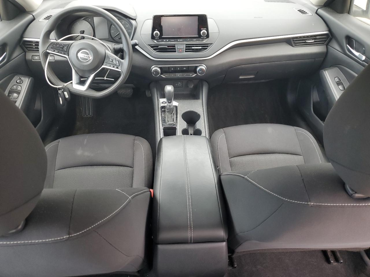 Nissan Altima S Image 6