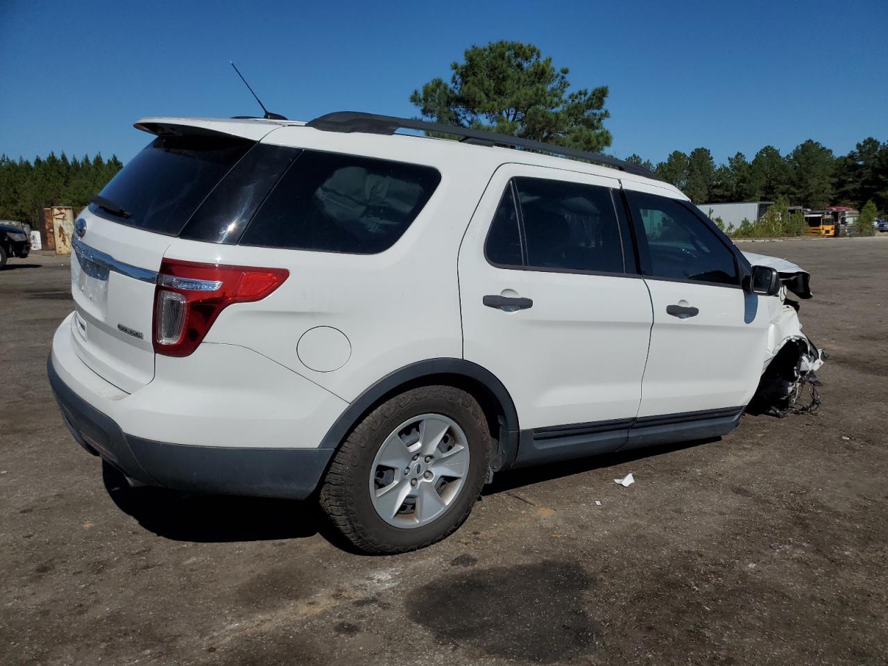 Ford Explorer Image 4