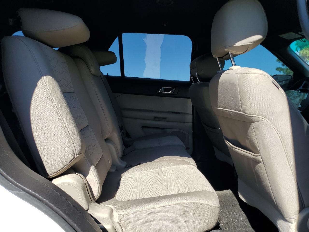 Ford Explorer Image 8