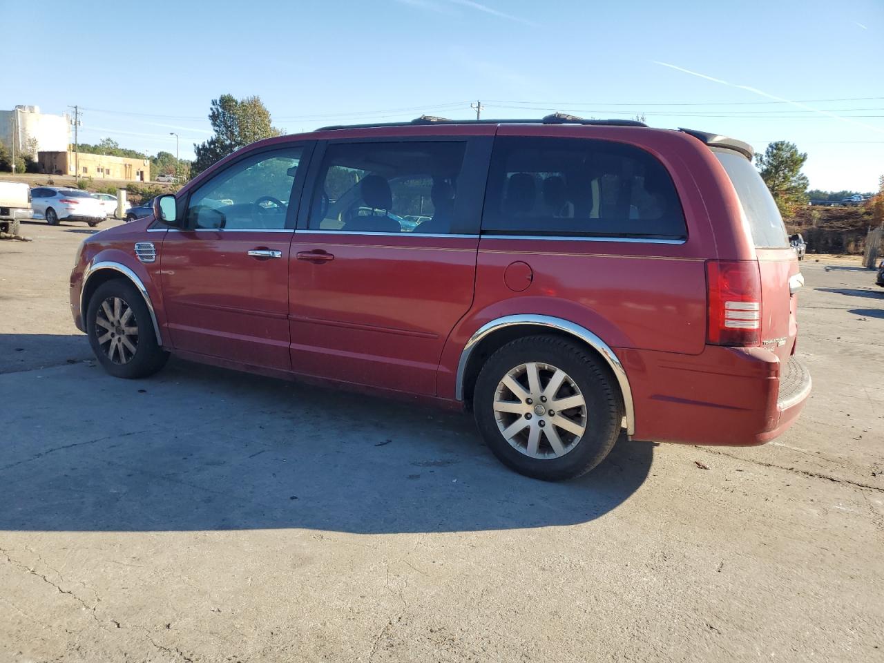 Chrysler Minivan Touring Image 2