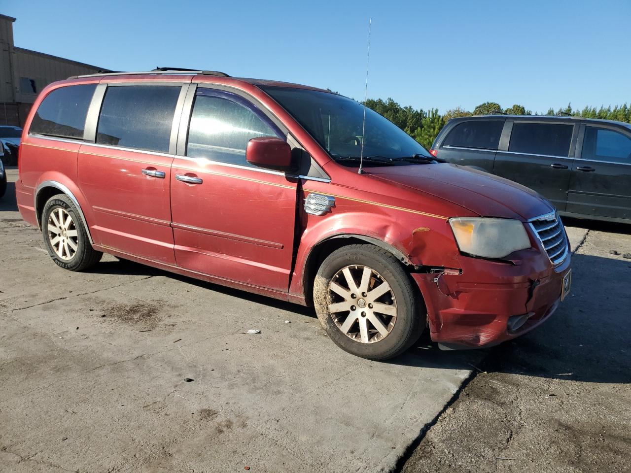 Chrysler Minivan Touring Image 4
