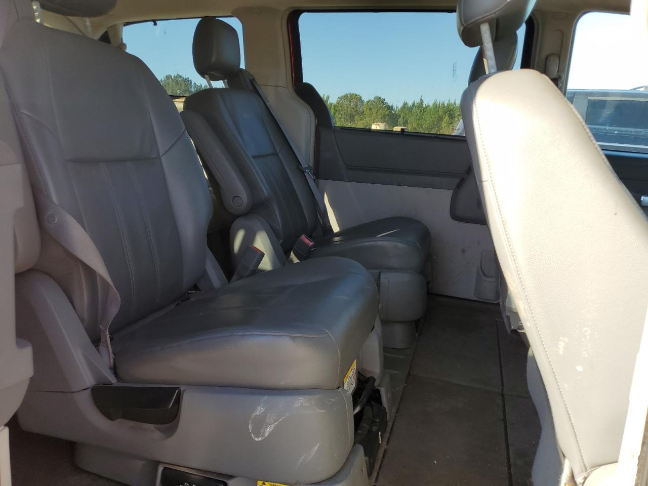 Chrysler Minivan Touring Image 5