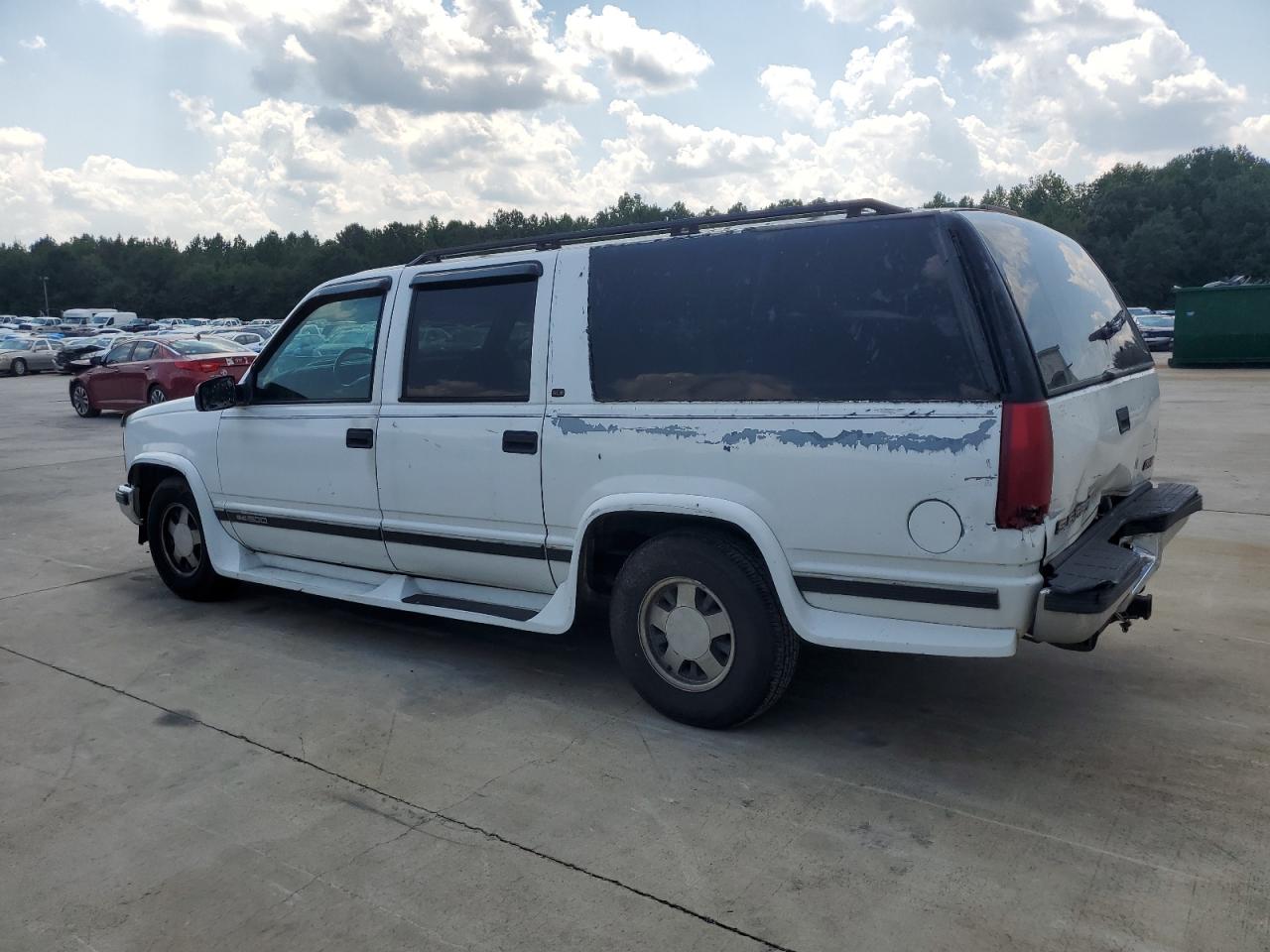 GMC Suburban C1500 Image 2
