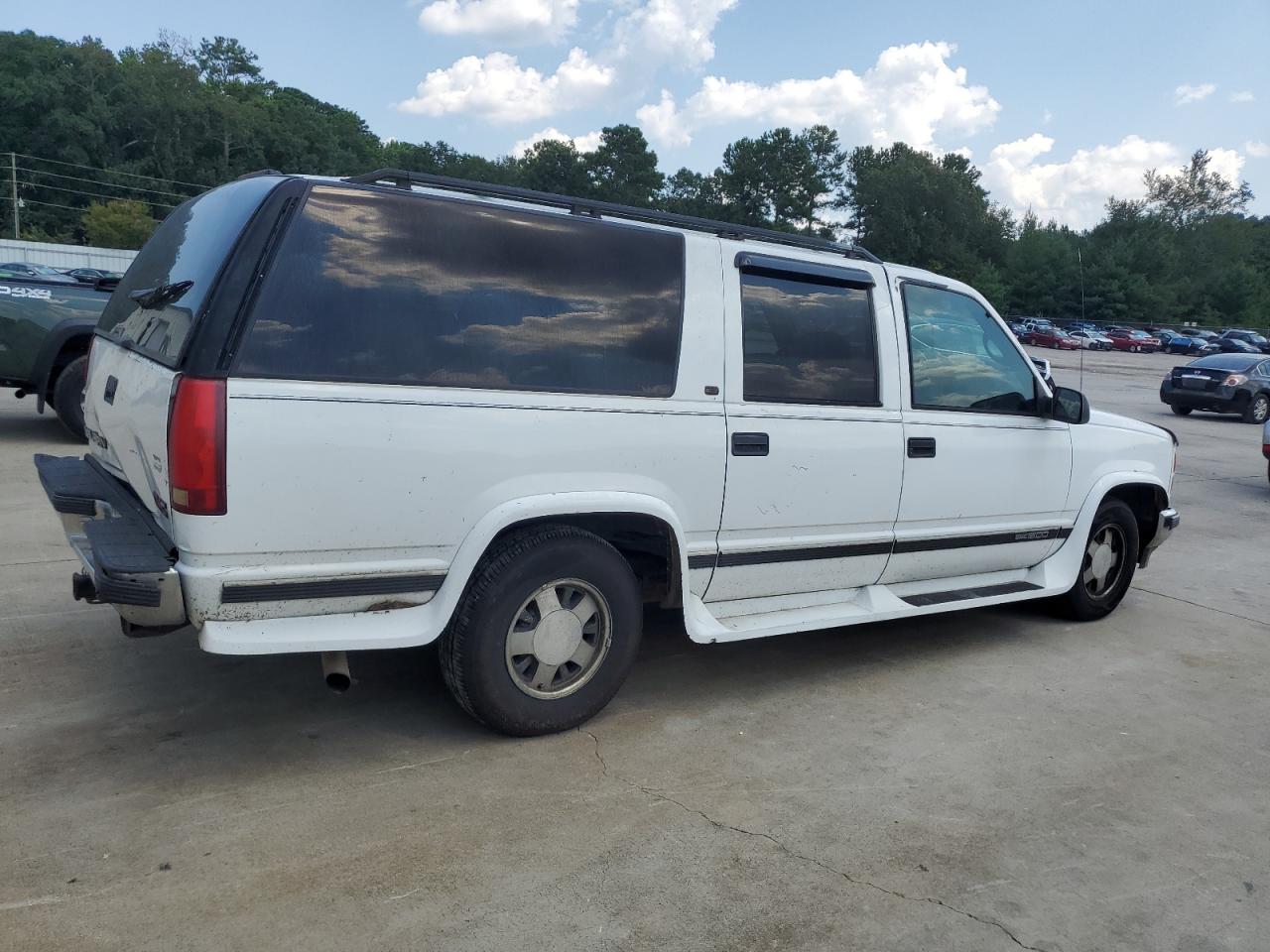 GMC Suburban C1500 Image 3