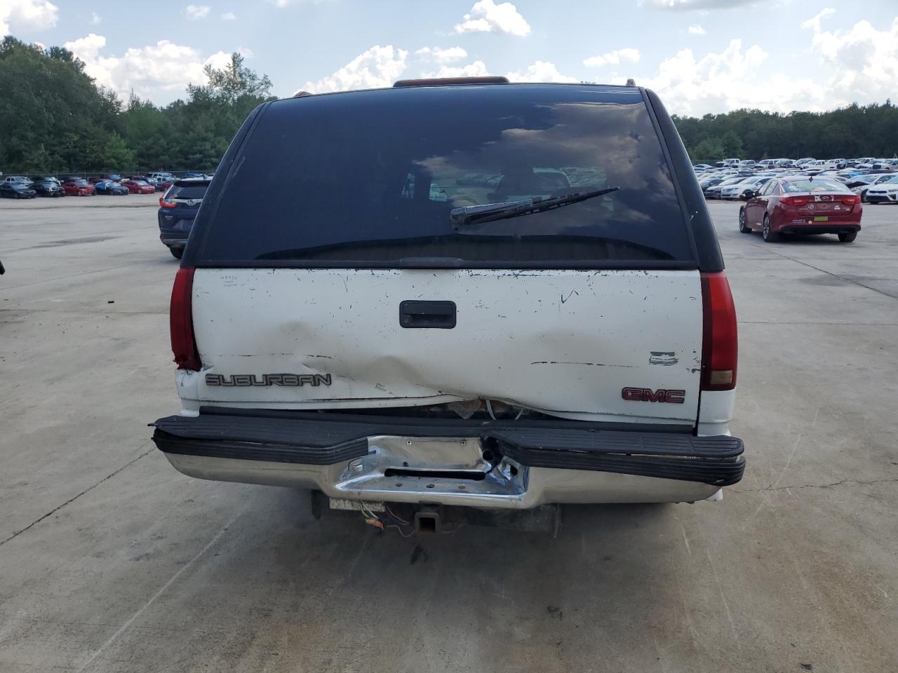 GMC Suburban C1500 Image 12