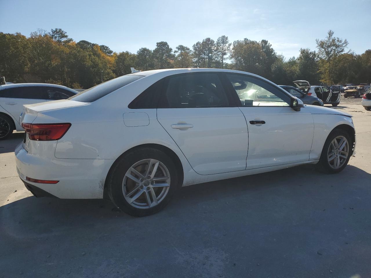 Audi A4 Premium Image 2