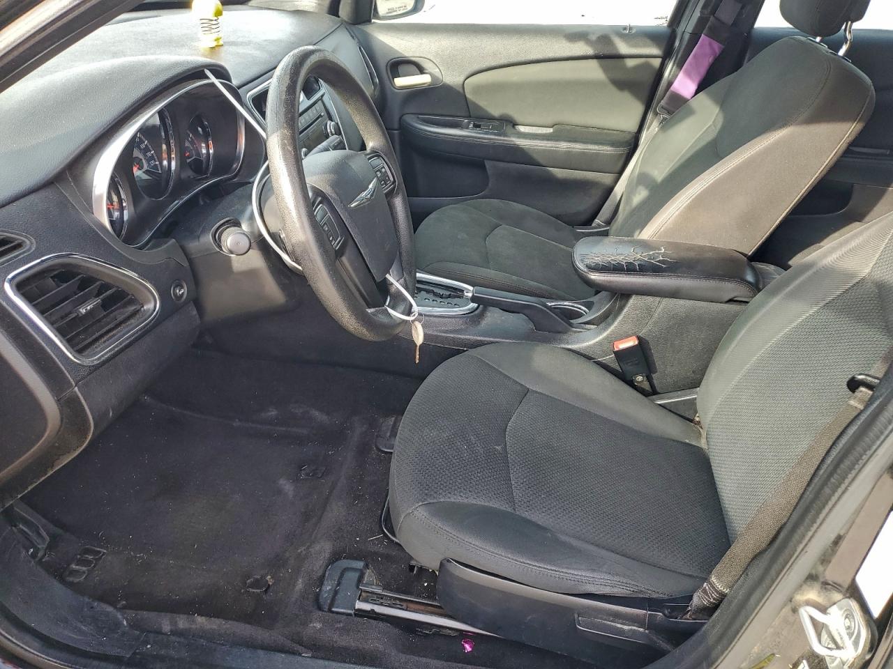 Chrysler 200 Lx Image 6