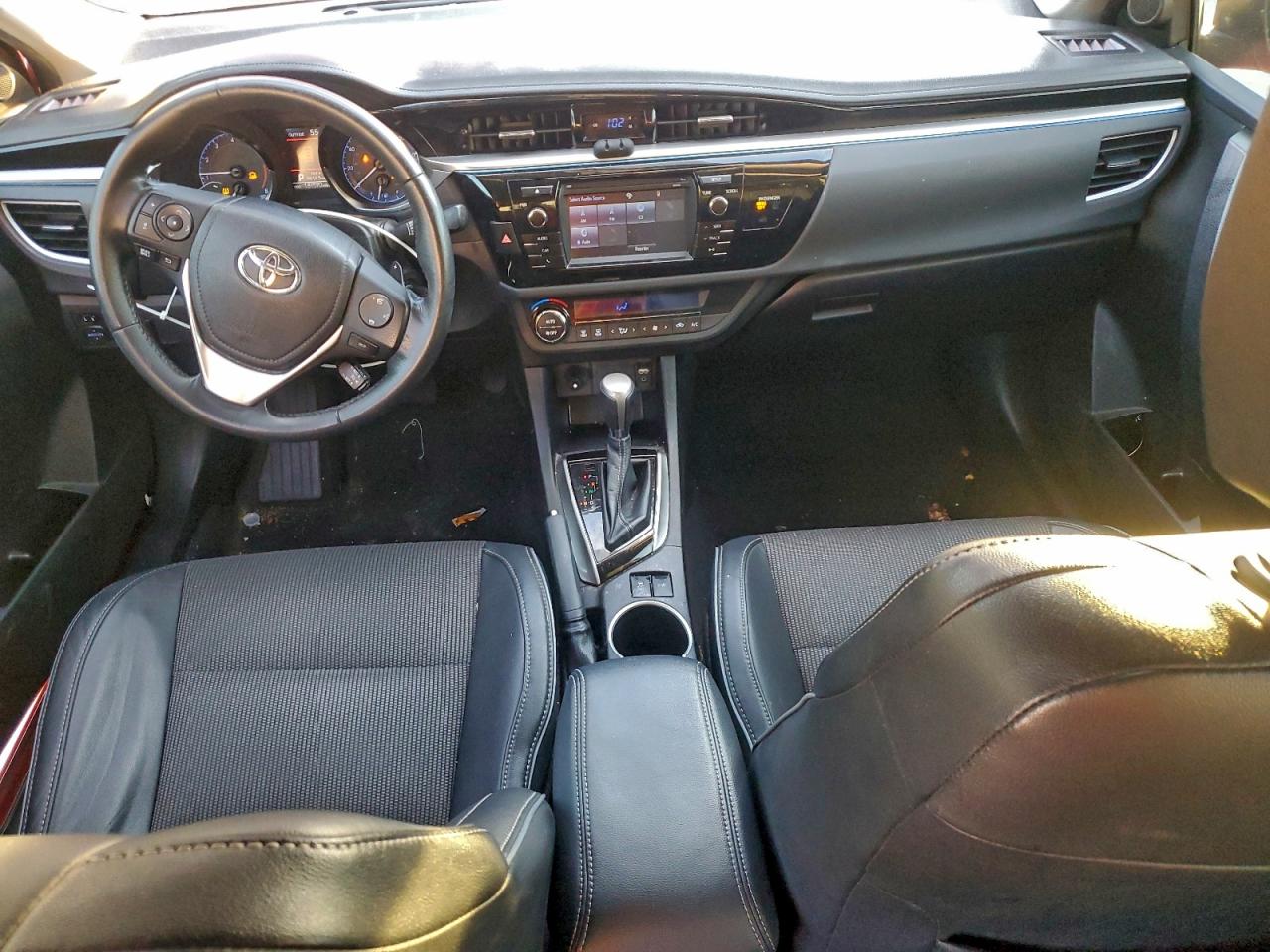 Toyota Corolla L Image 6